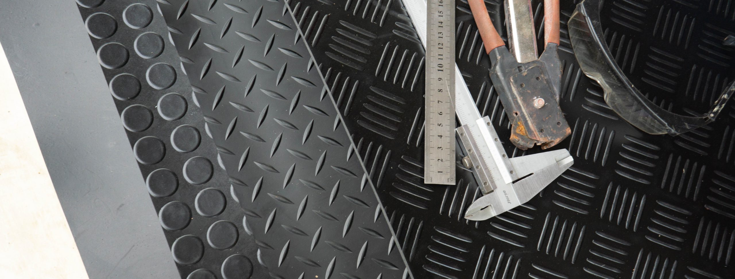ยางปูพื้นลายเช็คเกอร์ .No1 (Checkered Pattern Rubber Flooring) The Best 1 3 DSC04958 scaled